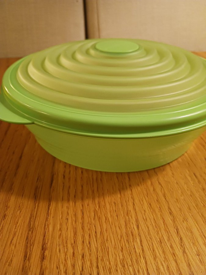 Tupperware burkar 2 st 1,4 L och 1 L