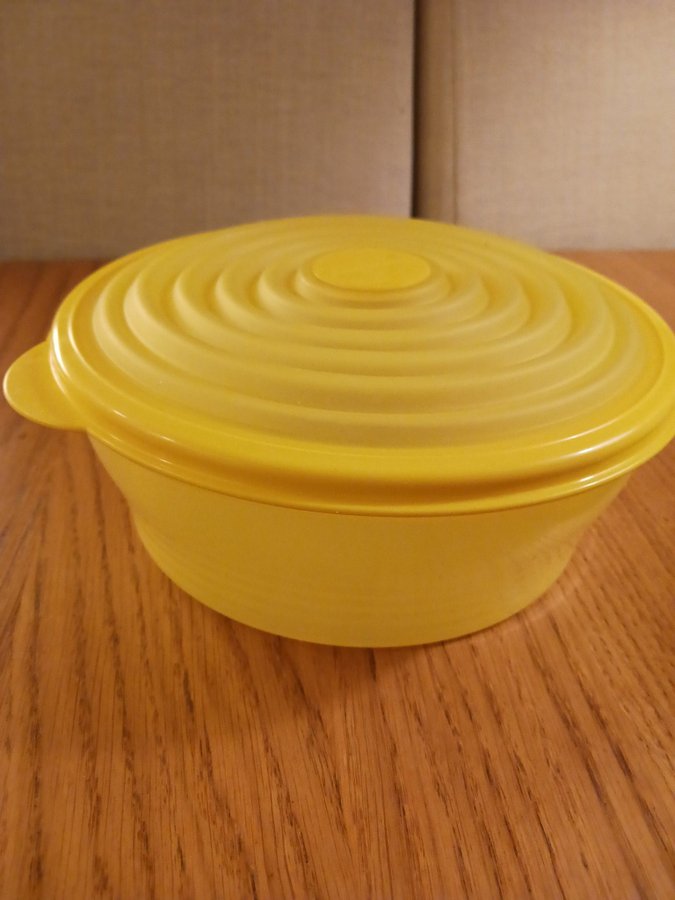 Tupperware burkar 2 st 1,4 L och 1 L