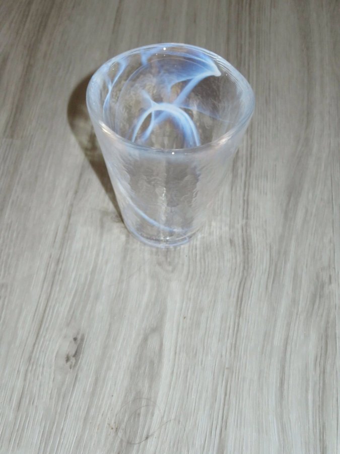 Kosta Boda Mine Tumbler 1 glas vitt etikett Ulrika Hydman-Vallien mkt fint skick