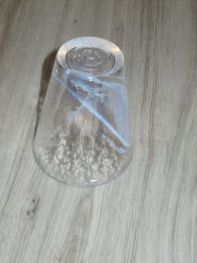 Kosta Boda Mine Tumbler 1 glas vitt etikett Ulrika Hydman-Vallien mkt fint skick