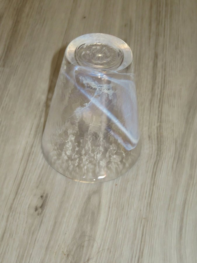 Kosta Boda Mine Tumbler 1 glas vitt etikett Ulrika Hydman-Vallien mkt fint skick