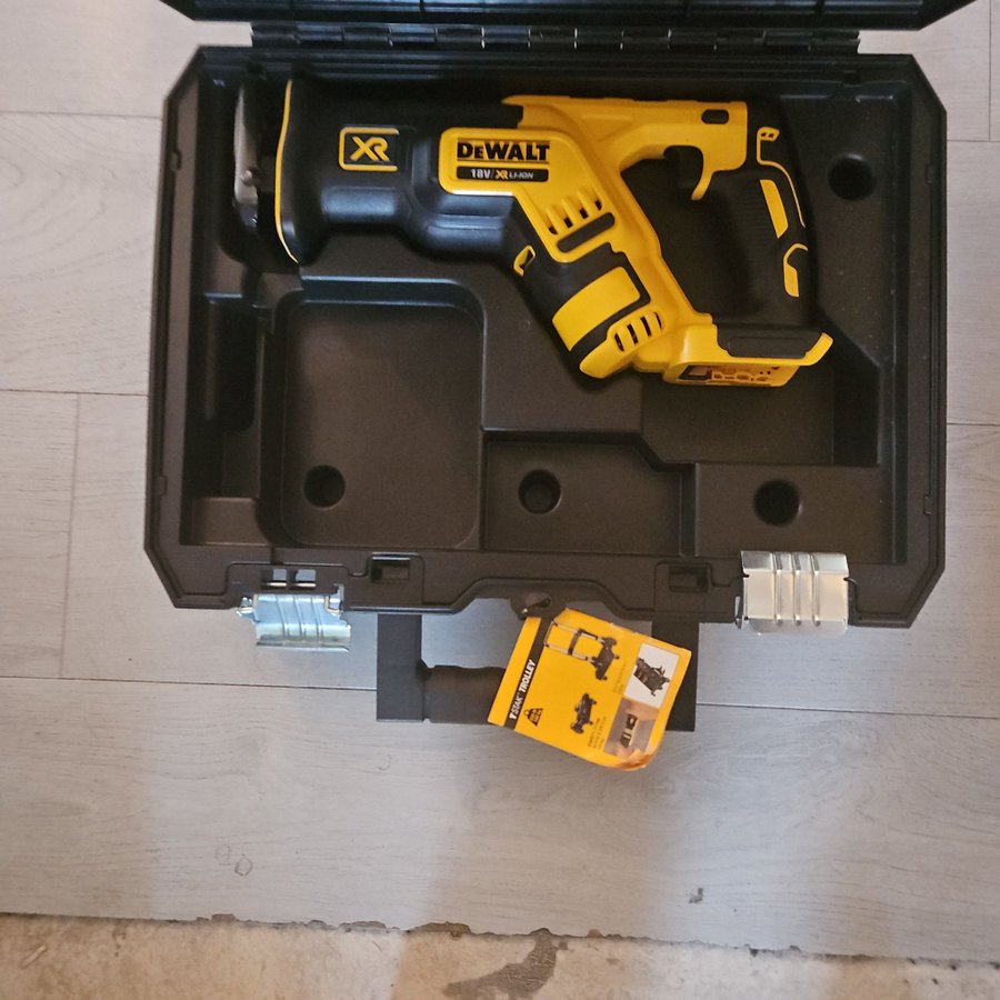 DEWALT DCS367NT Reciprocating Saw