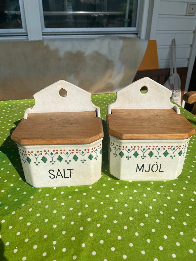 Salt- och mjölburkar