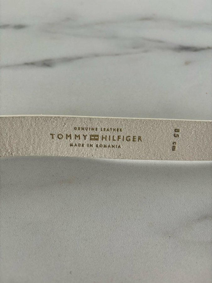 Vit läder skärp från Tommy Hilfiger, ca 75cm