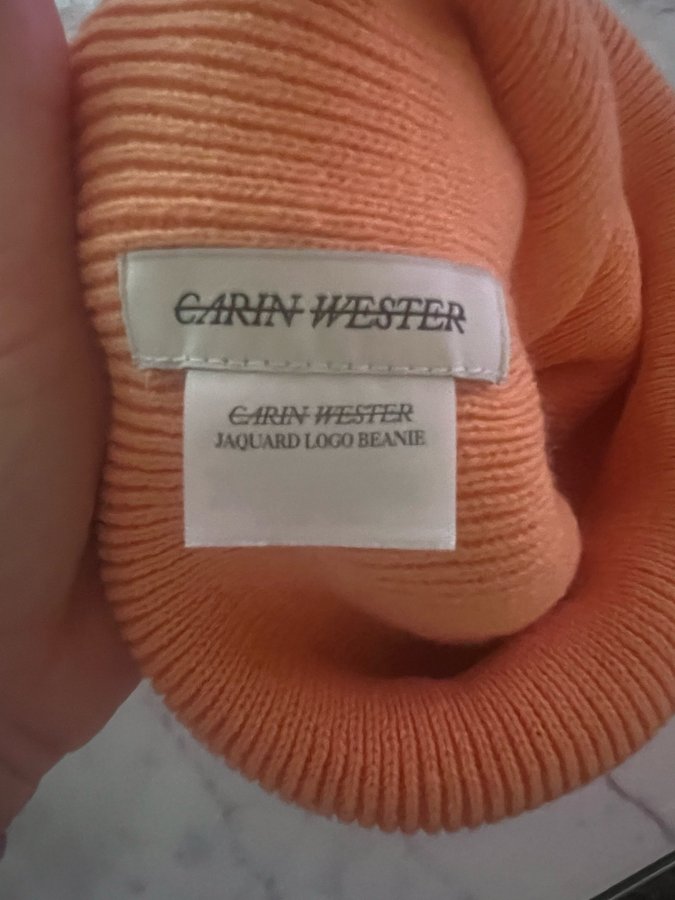 Carin Wester orange mössa