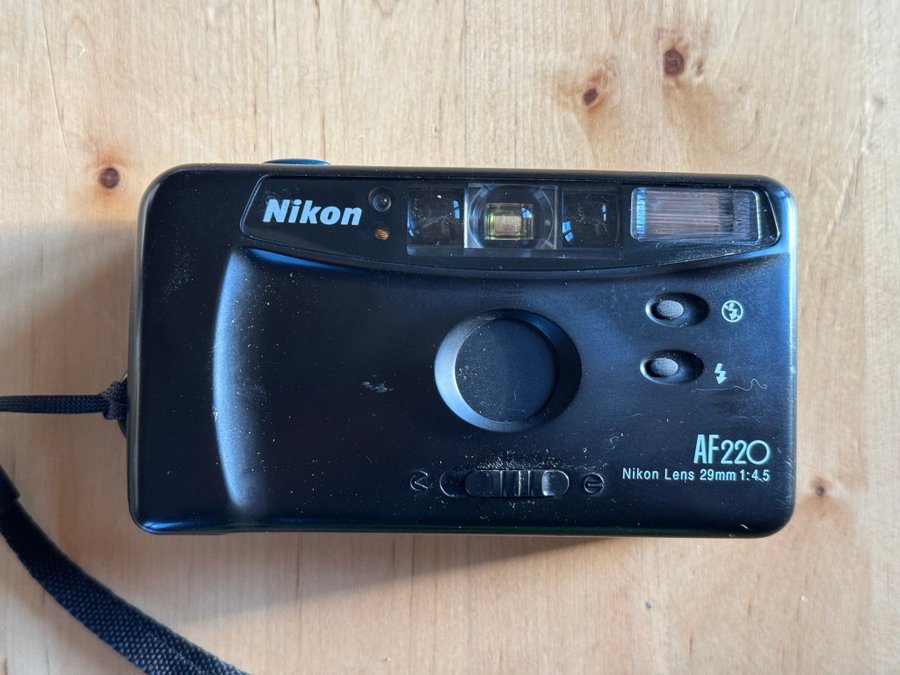 Nikon AF220