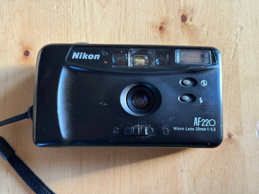 Nikon AF220