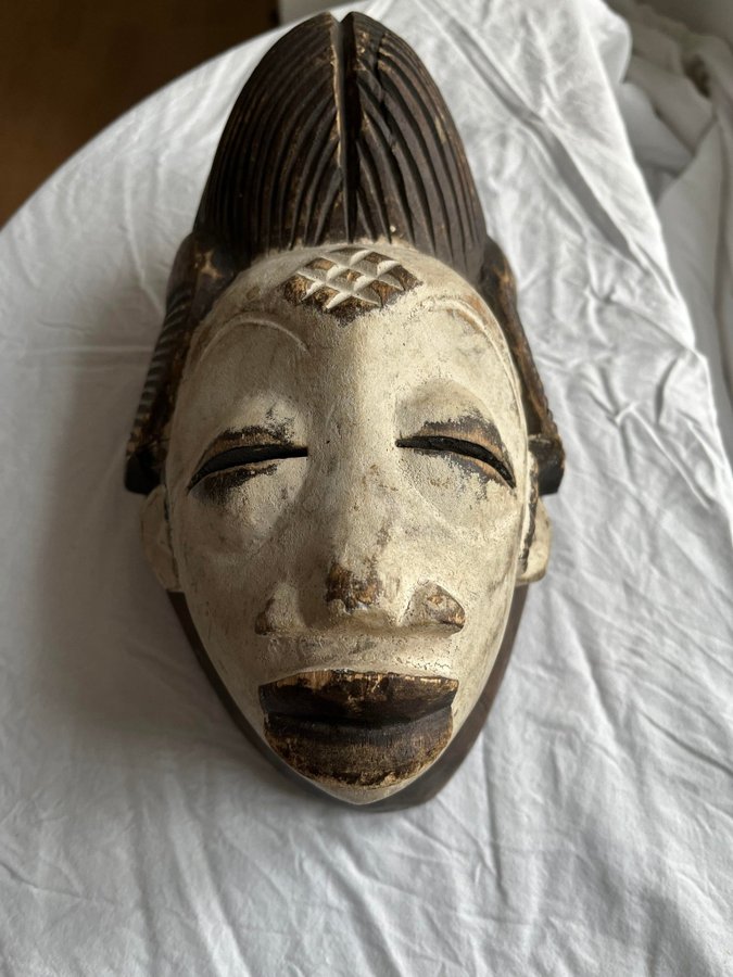 Mask i trä från Ghana