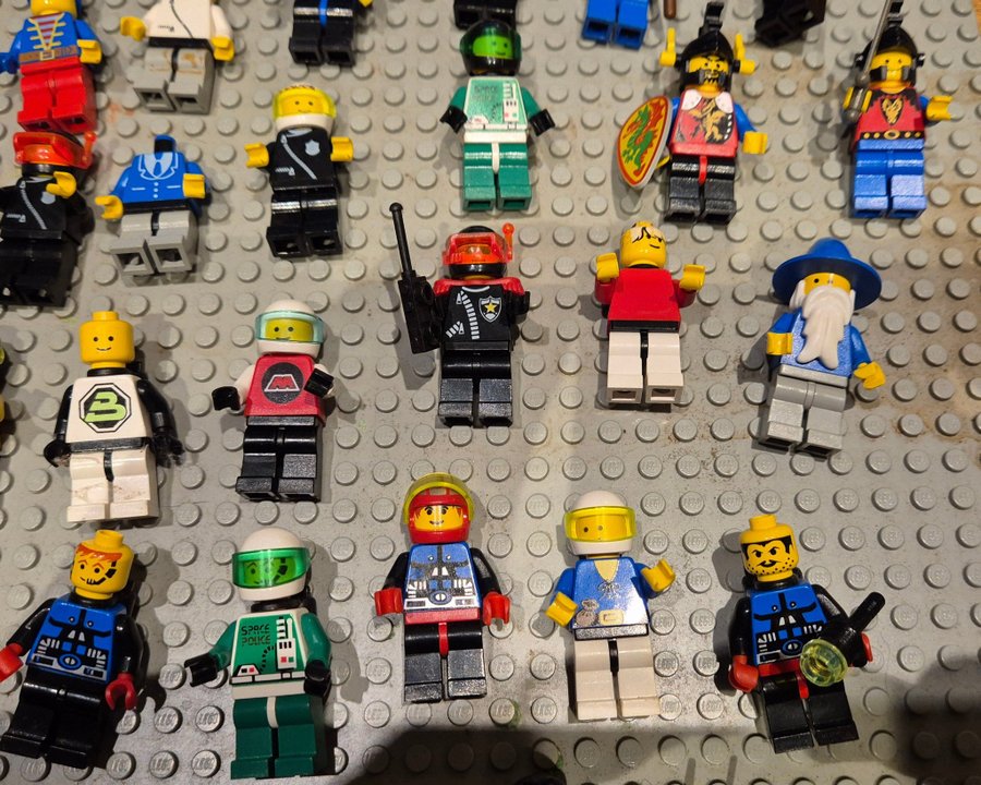 Lego Minifigurer - Klassiska figurer från 80- och 90-talet