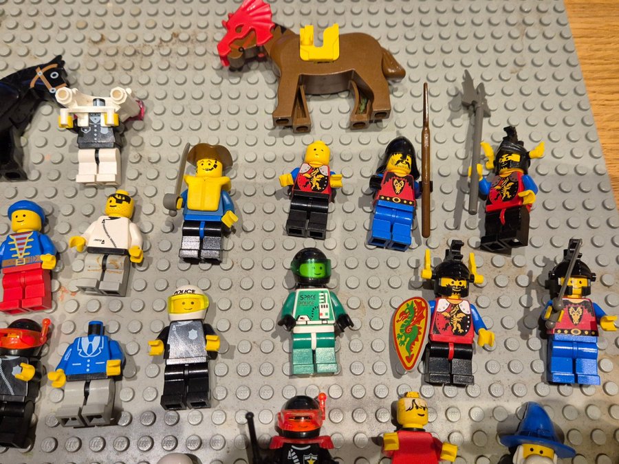 Lego Minifigurer - Klassiska figurer från 80- och 90-talet