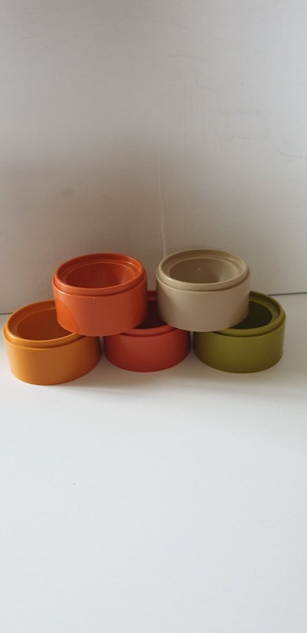 TUPPERWARE retro 5st äggkoppar I olika färger.