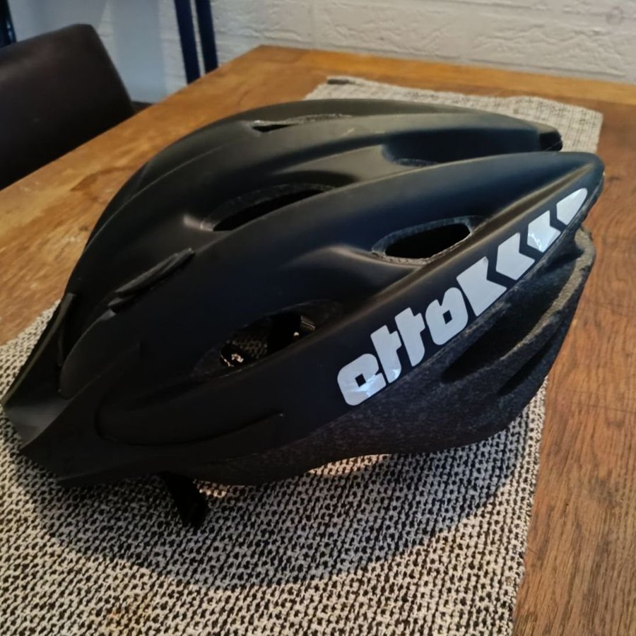 Cykelhjälm Etto i nyskick Storlek L/XL