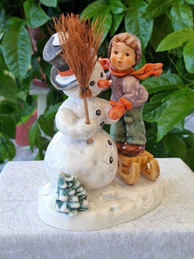 GOEBEL HUMMEL FIGUR "MAKING NEW FRIENDS" #2002 SNOWMAN AND BOY