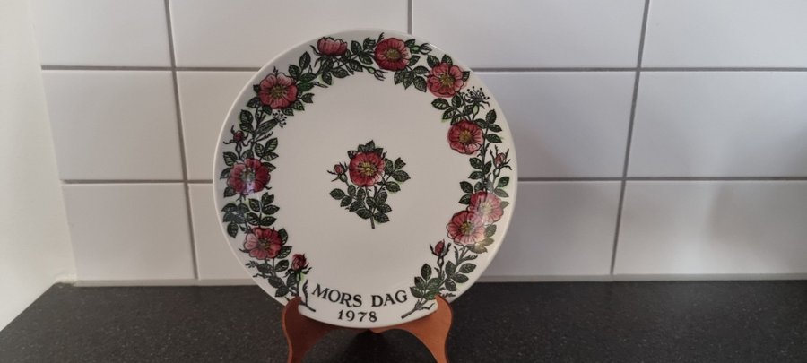 2st "MORS DAG TALLRIK " av CUSTAVSBERG - 1978/1977