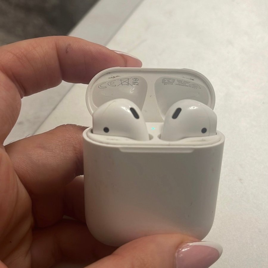 Apple AirPods gen 2 2019