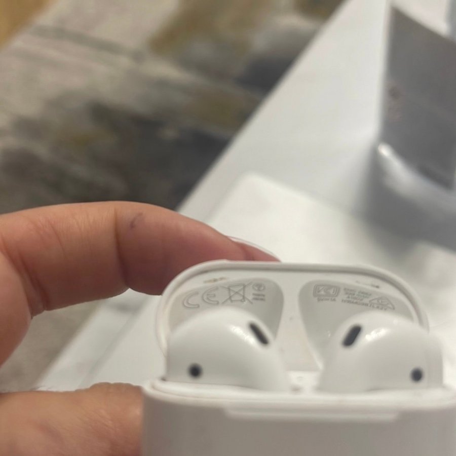 Apple AirPods gen 2 2019