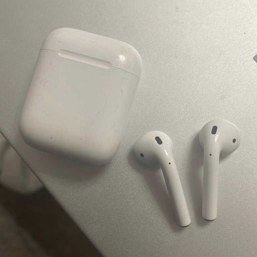 Apple AirPods gen 2 2019