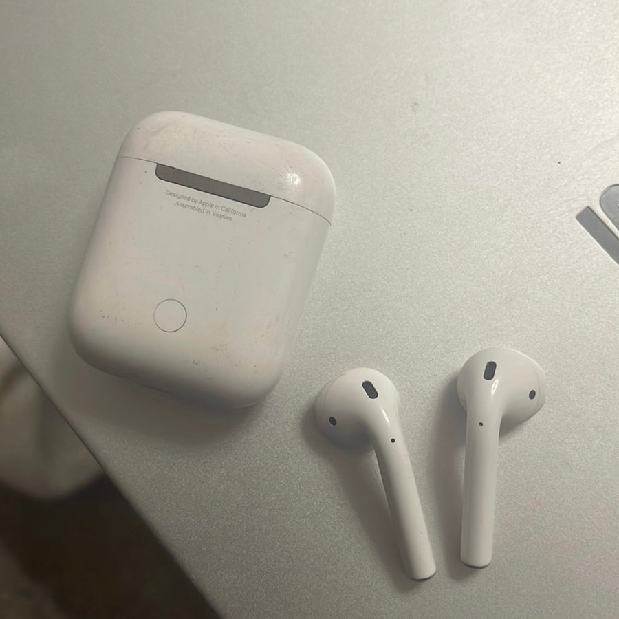 Apple AirPods gen 2 2019