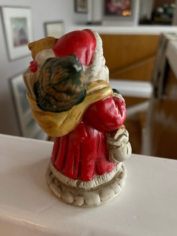 Jultomte Figur i porslin / äldre perfekt skick. ca 12 cm hög.