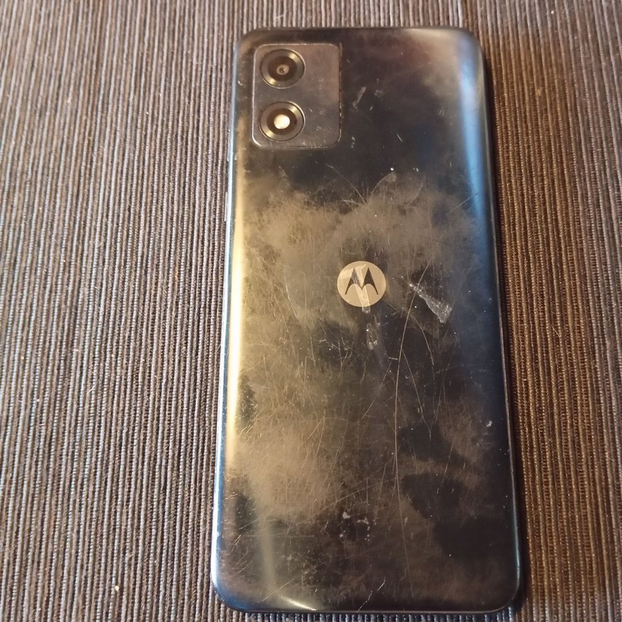 Motorola e 13 med trasig skärm