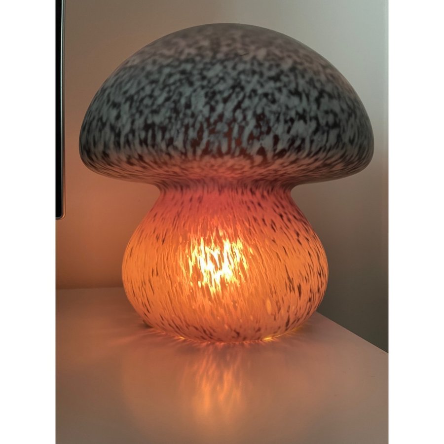 Svart Vit SVAMPLAMPA Lampgustaf 20 cm