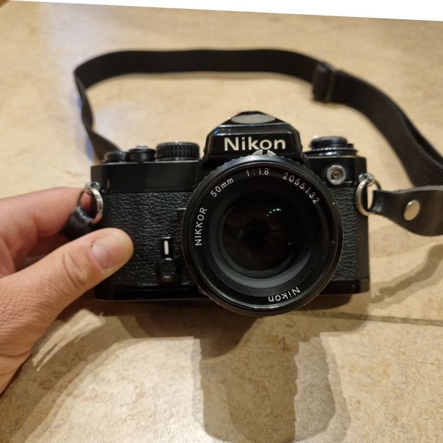 Nikon kamera med objektiv