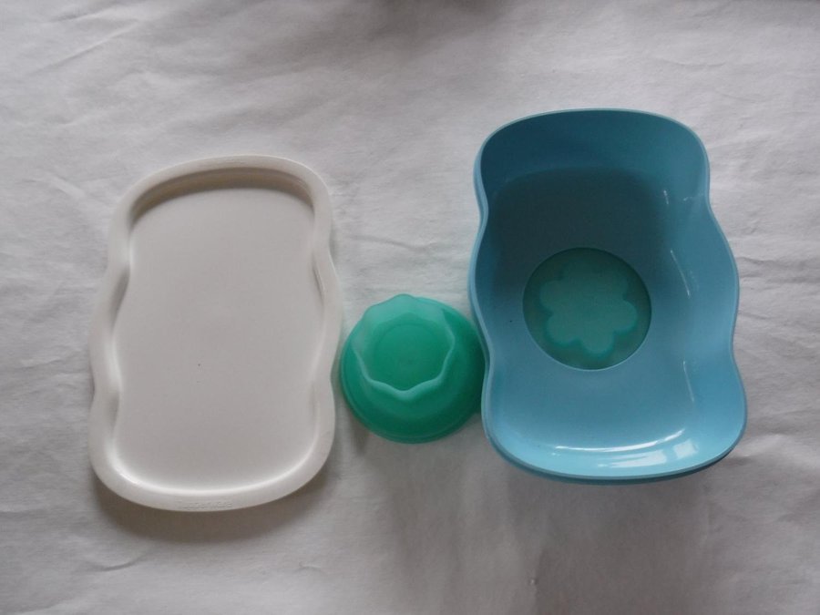 Tupperware burk med lock i mönster