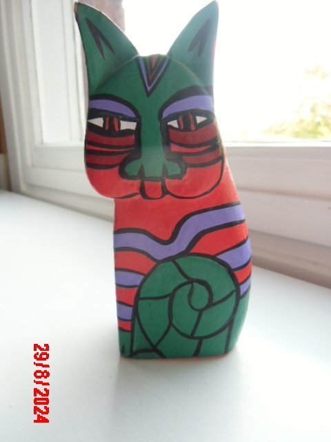 Laurel Burch kattskulptur i trä handmålad i vackra färger 12 cm x 55 cm