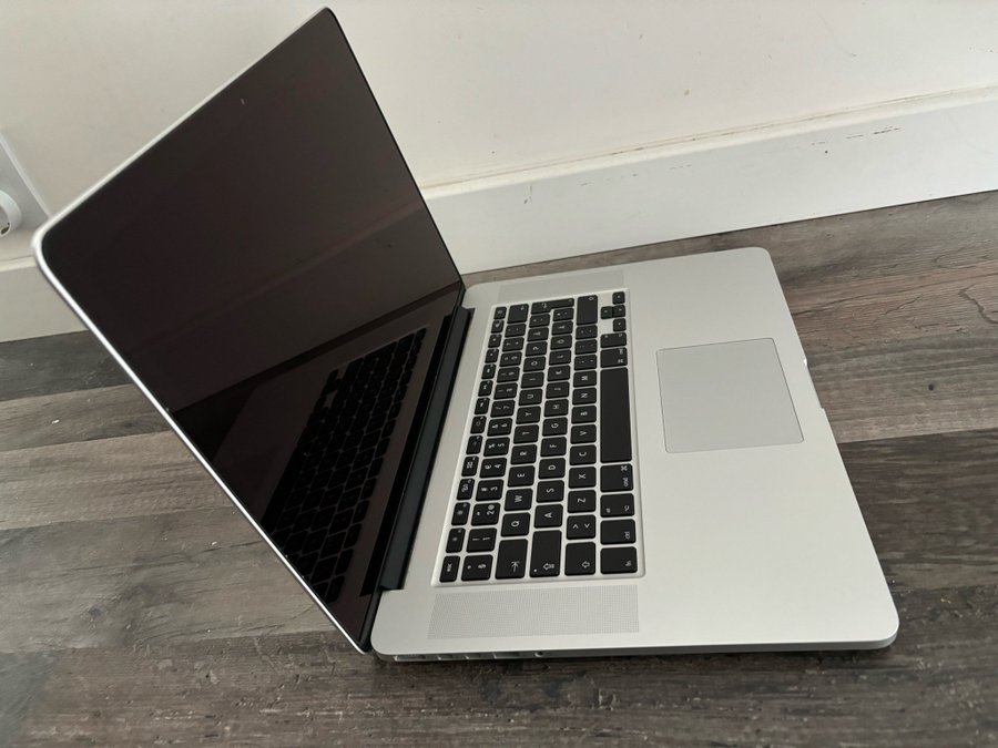 MacBook Pro 2014 15 tum i7 16/512GB