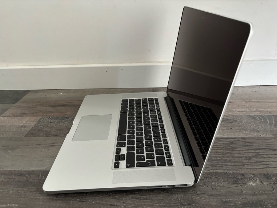 MacBook Pro 2014 15 tum i7 16/512GB