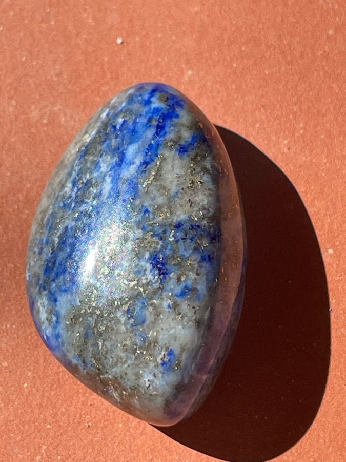 ÄDELSTENEN LAPIS LAZULI FULLPROPPAD MED PYRITER