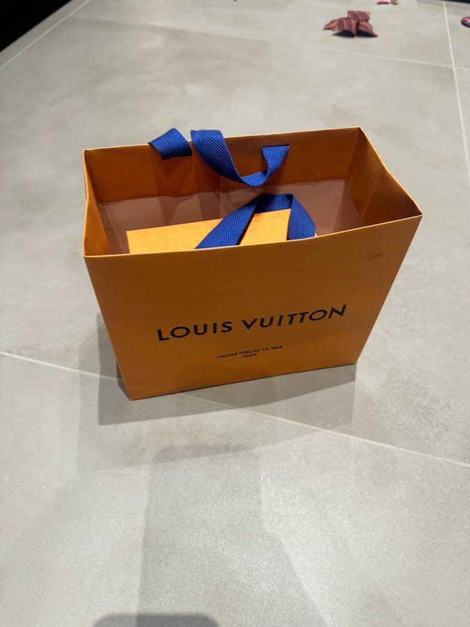 Helt ny Louis Vuitton plånbok i kartong