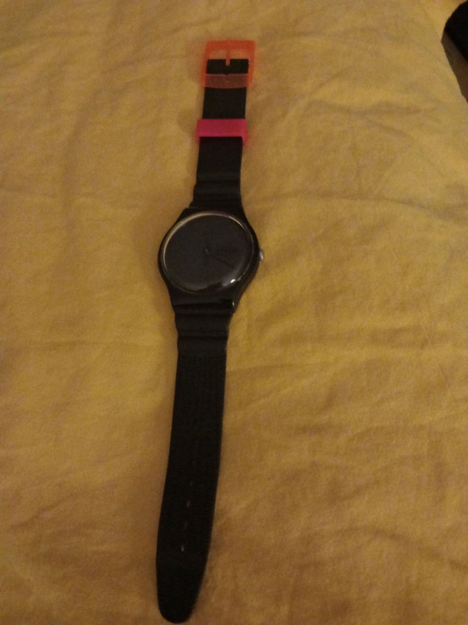 1 Swatch klocka med Svart Gummiarmband