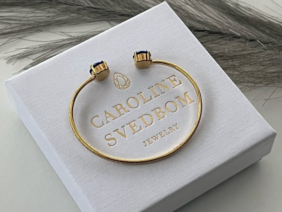 Caroline Svedbom Classic Petite armring guld/blå sten.