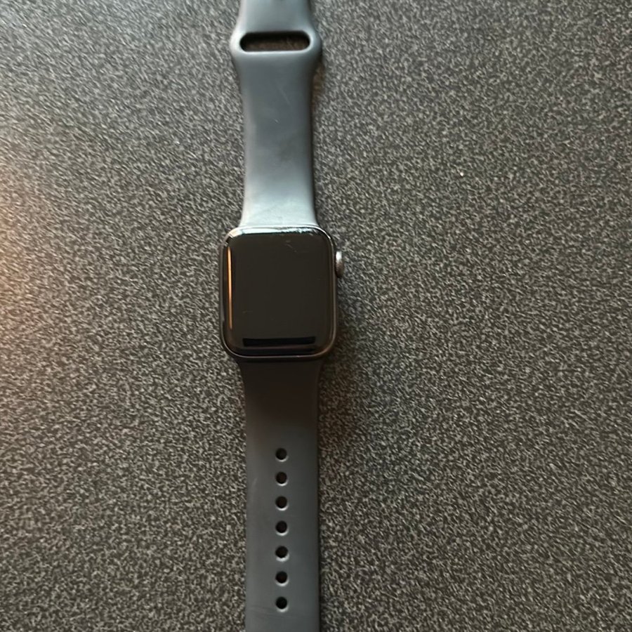 Apple Watch Series SE 40mm Svart