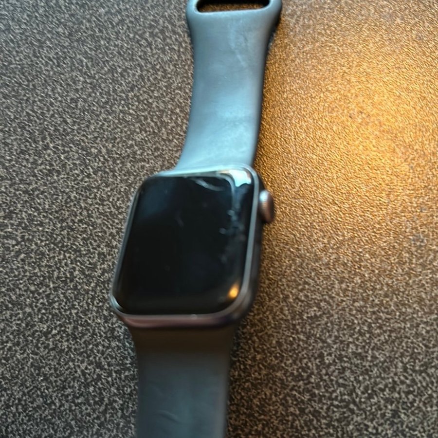 Apple Watch Series SE 40mm Svart