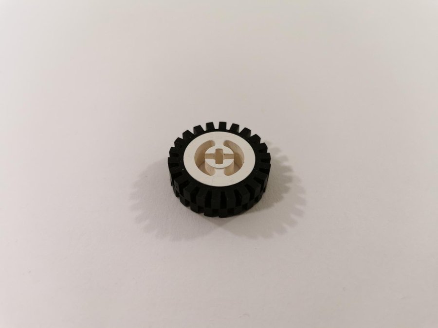 Lego - däck - hjul - technic - space - 24x8mm - part 3483 / 3482 - vit