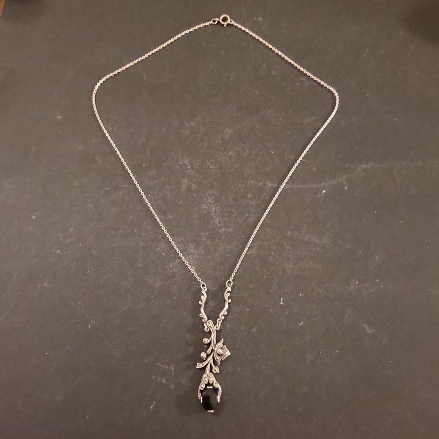 FINT COLLIER I ÄKTA SILVER MED SVART STEN***