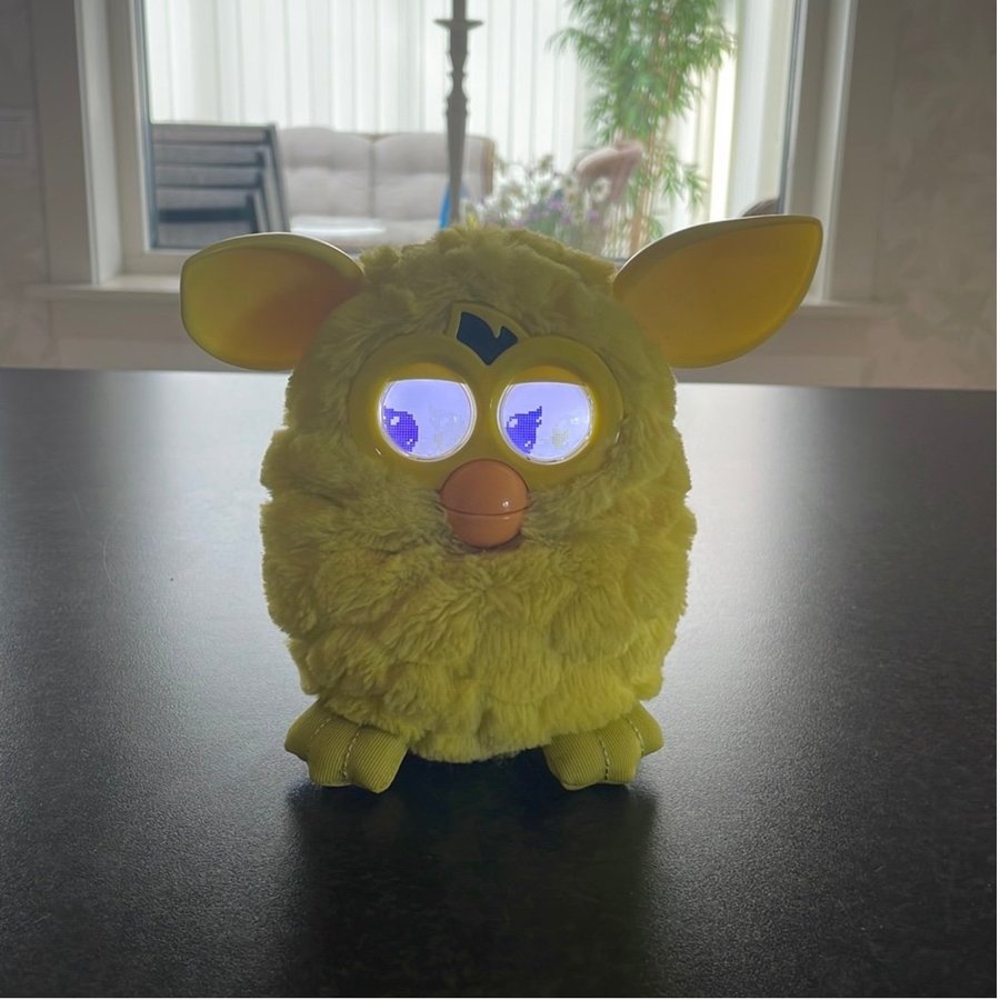 Furby med väska