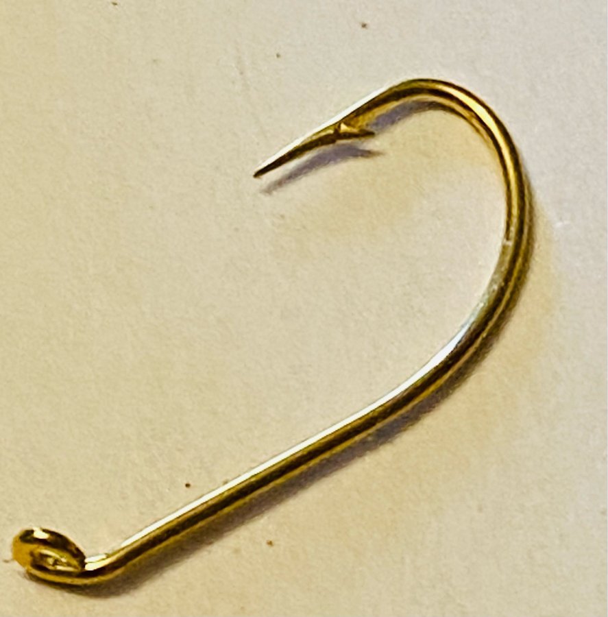 MUSTAD nr6. Qual 1908. Äkta guldplaterade fiskekrokar i perfekt skick! 100st !