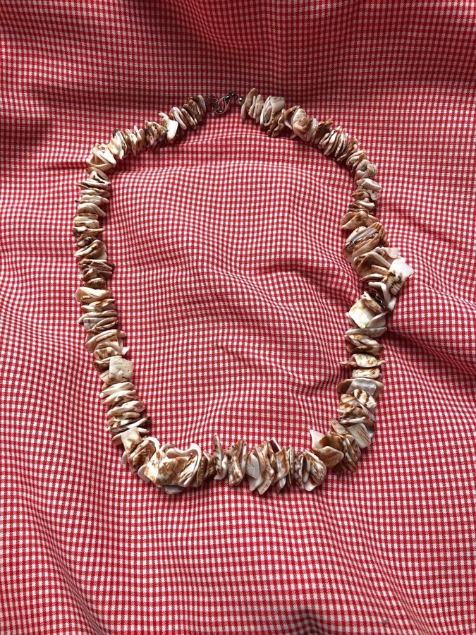 Gorgeous Y2K shell necklace