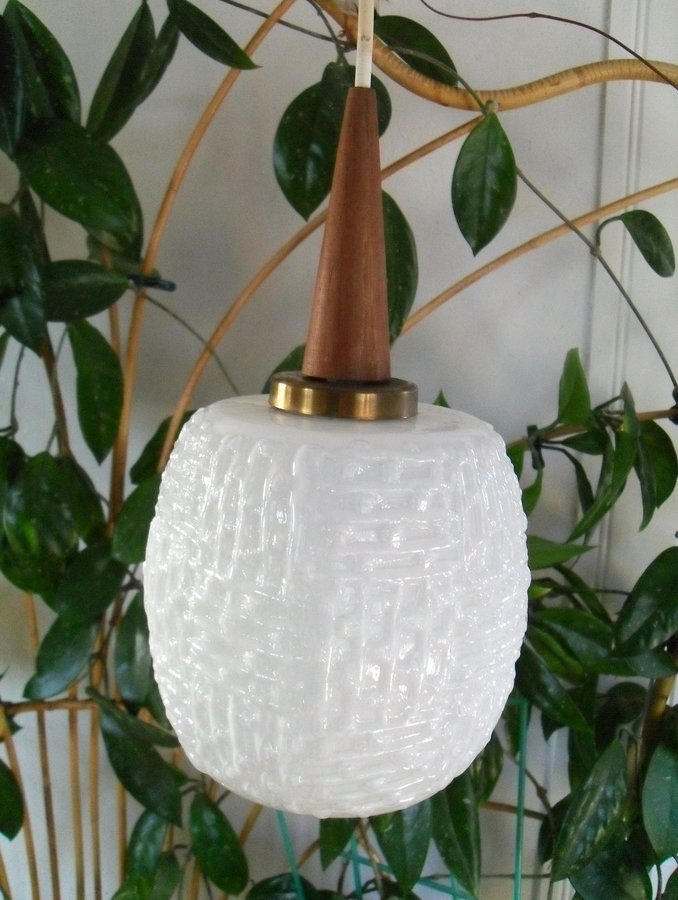 Vintage TAKLAMPA hall lampa opalinglas och teak 50-60-talet