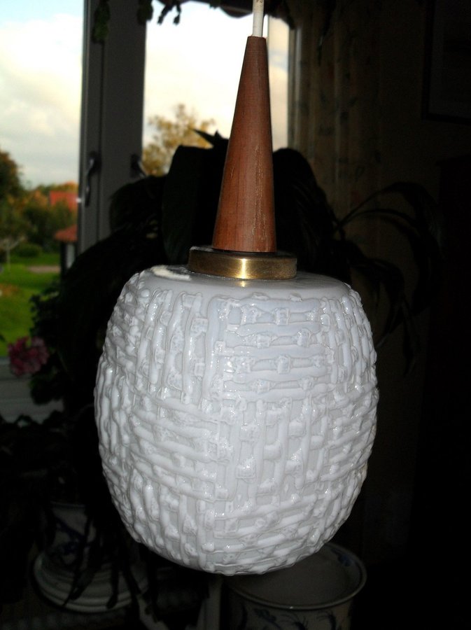 Vintage TAKLAMPA hall lampa opalinglas och teak 50-60-talet