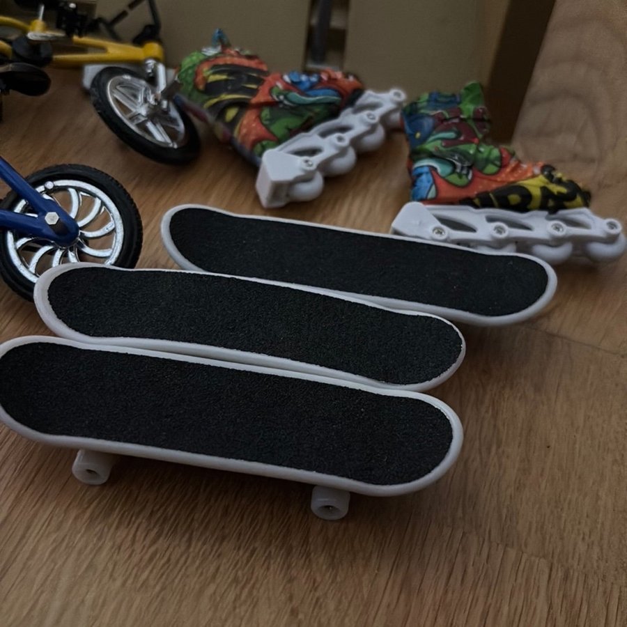 Fingerboard Set med ramp, BMX, skateboard och rullskridskor