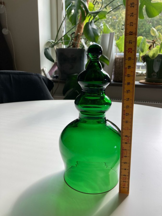 Jättefint grön glas form figur 21 cm hög perfekt skick djup glas retro kuriosa