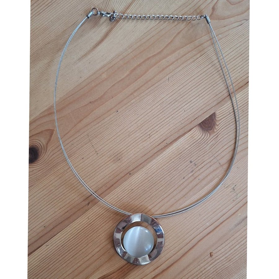 Halsband silver/silverfärg ståltråd rund sten