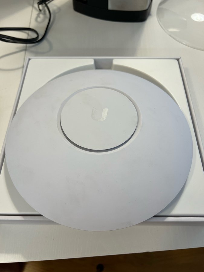 Ubiquiti Unifi HD WiFi AP - ingen POE!