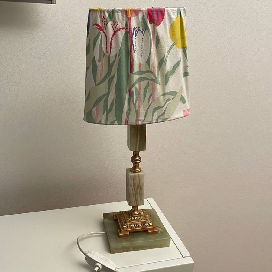 Vintage Bordslampa Marmor  Mässing 1900-tal. Lampskärm Tyg Josef Frank Tulpaner