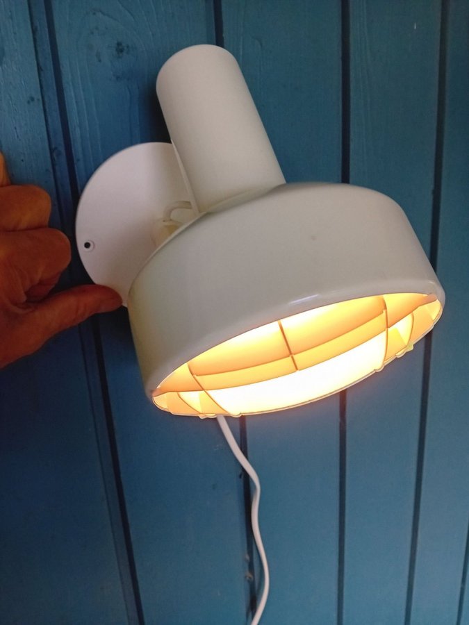 Vägglampa IKEA V302 Vit med galler Retro