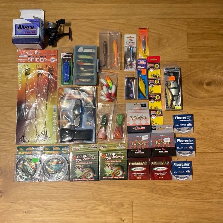 STORT fiskepaket (rulle, linor, wobbler m.m)